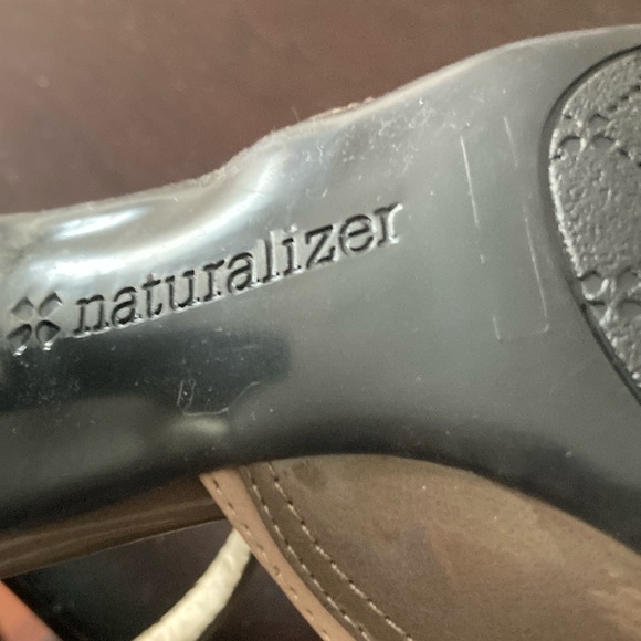 Naturalizer Tan and Gray T-Strap Heels - Picture 7 of 8